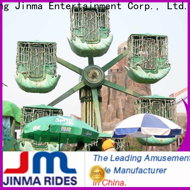 Ребенок из парка развлечений Jinma Rides катается в Китае в целях продвижения